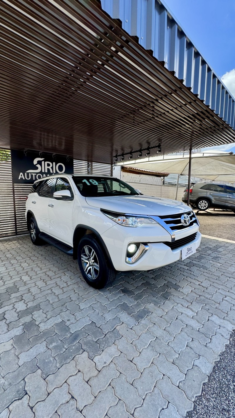 HILUX SW4 2.7 SRV 4X2 16V FLEX 7 LUGARES 4P AUTOMÁTICO - 2019 - LAJEADO