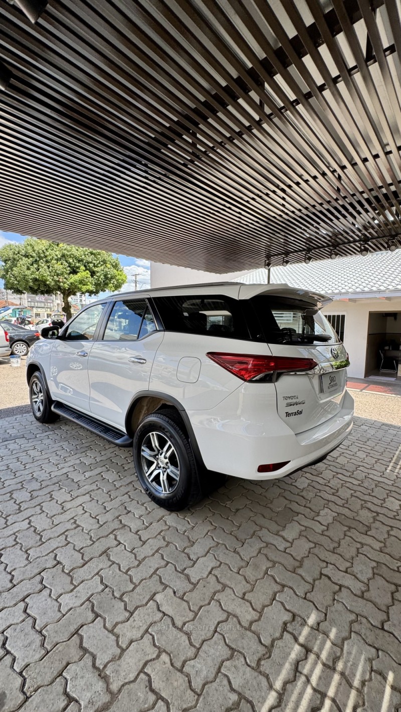 HILUX SW4 2.7 SRV 4X2 16V FLEX 7 LUGARES 4P AUTOMÁTICO - 2019 - LAJEADO