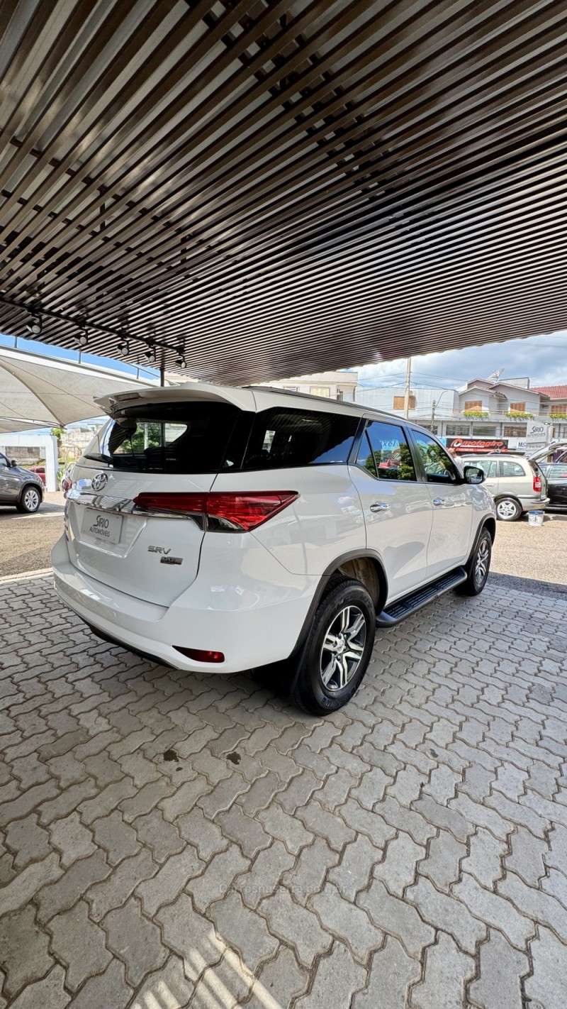 HILUX SW4 2.7 SRV 4X2 16V FLEX 7 LUGARES 4P AUTOMÁTICO - 2019 - LAJEADO