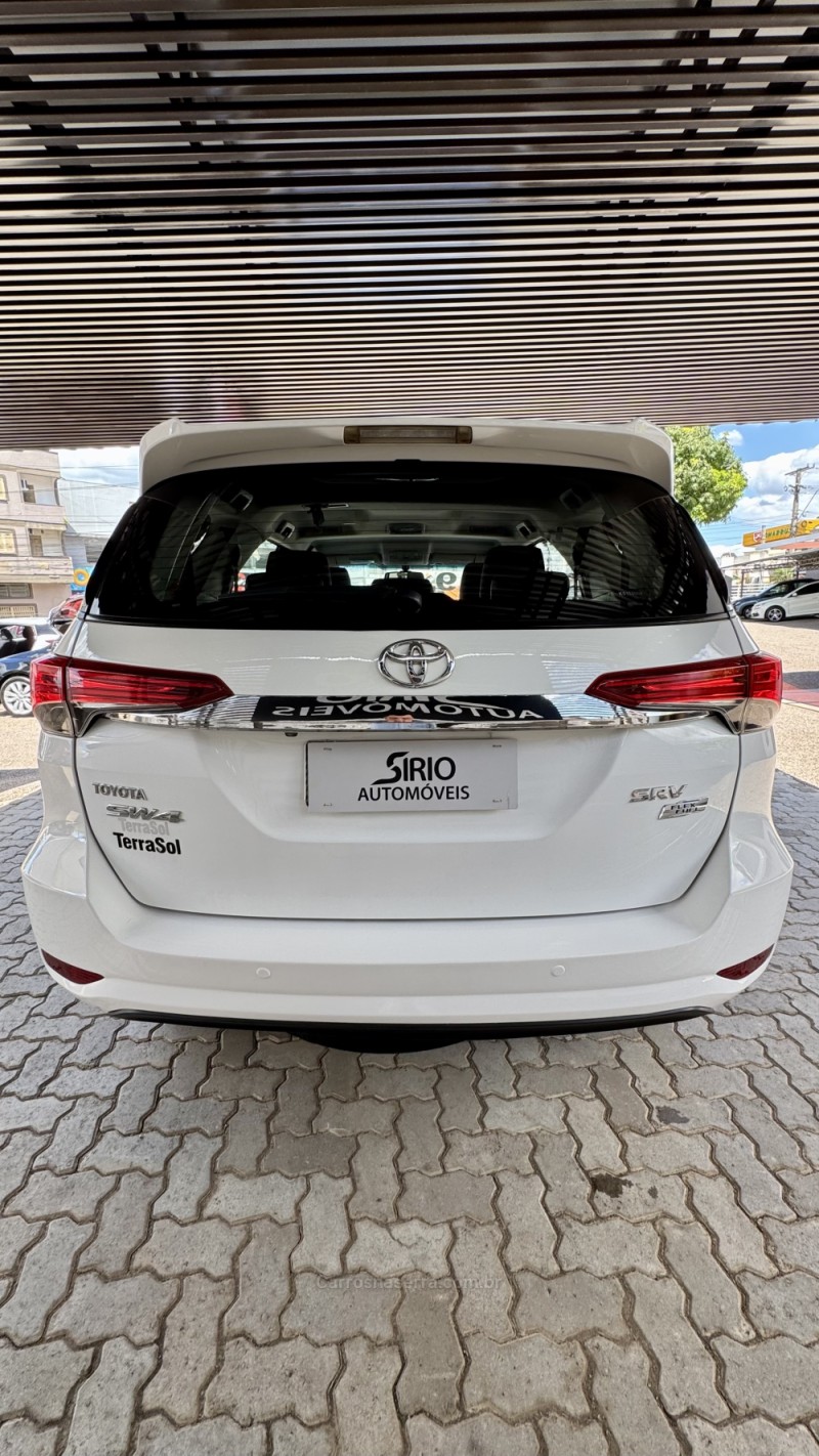 HILUX SW4 2.7 SRV 4X2 16V FLEX 7 LUGARES 4P AUTOMÁTICO - 2019 - LAJEADO