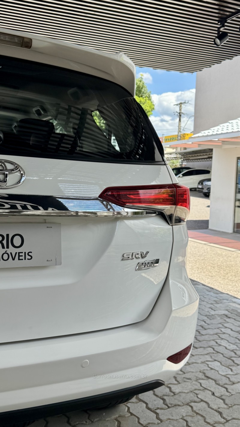 HILUX SW4 2.7 SRV 4X2 16V FLEX 7 LUGARES 4P AUTOMÁTICO - 2019 - LAJEADO