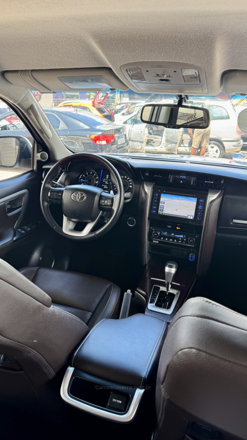 HILUX SW4 2.7 SRV 4X2 16V FLEX 7 LUGARES 4P AUTOMÁTICO - 2019 - LAJEADO