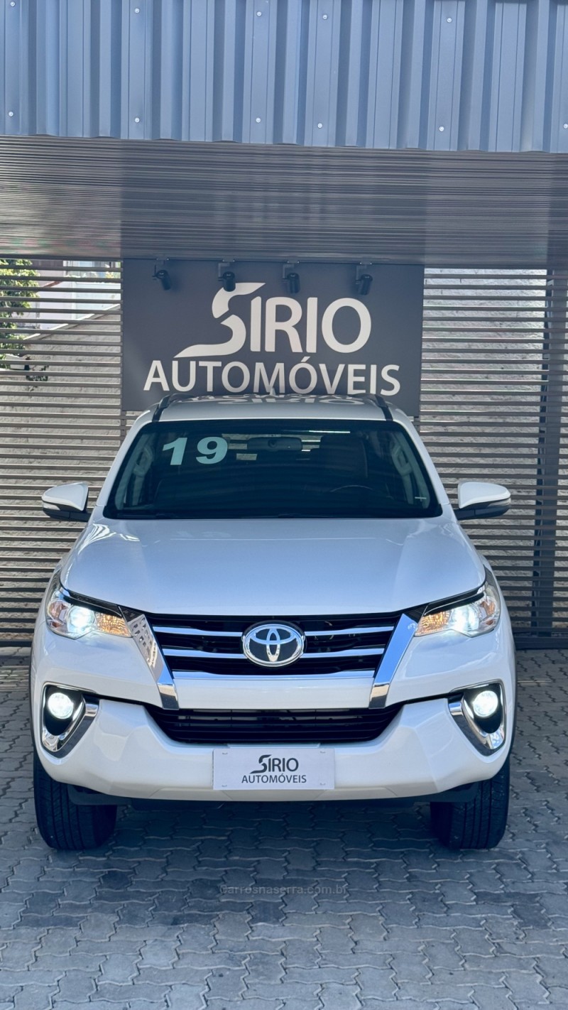 HILUX SW4 2.7 SRV 4X2 16V FLEX 7 LUGARES 4P AUTOMÁTICO - 2019 - LAJEADO