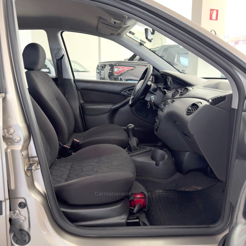 FOCUS 1.6 8V FLEX 4P MANUAL - 2009 - FLORES DA CUNHA