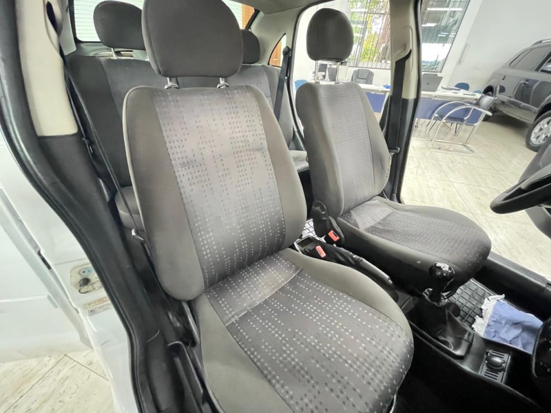 CORSA 1.4 MPFI MAXX SEDAN 8V FLEX 4P MANUAL - 2008 - CAXIAS DO SUL