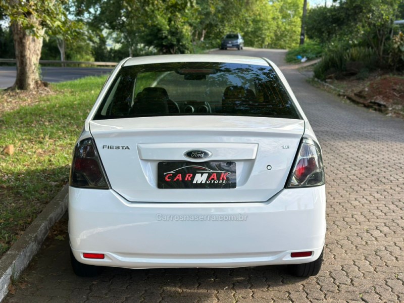 FIESTA 1.6 MPI SEDAN 8V FLEX 4P MANUAL - 2013 - DOIS IRMãOS
