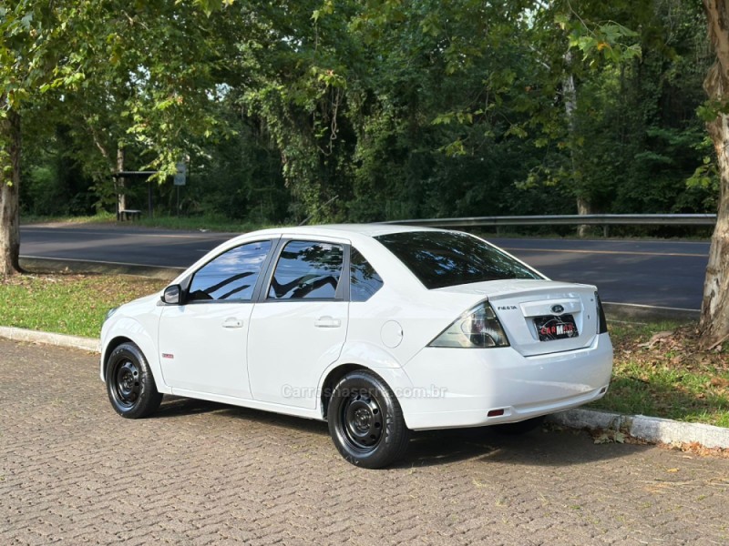 FIESTA 1.6 MPI SEDAN 8V FLEX 4P MANUAL - 2013 - DOIS IRMãOS