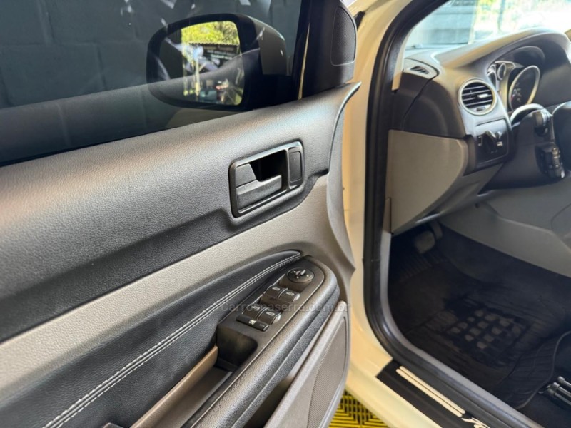 FOCUS 2.0 FC 16V FLEX 4P AUTOMÁTICO - 2013 - CAXIAS DO SUL