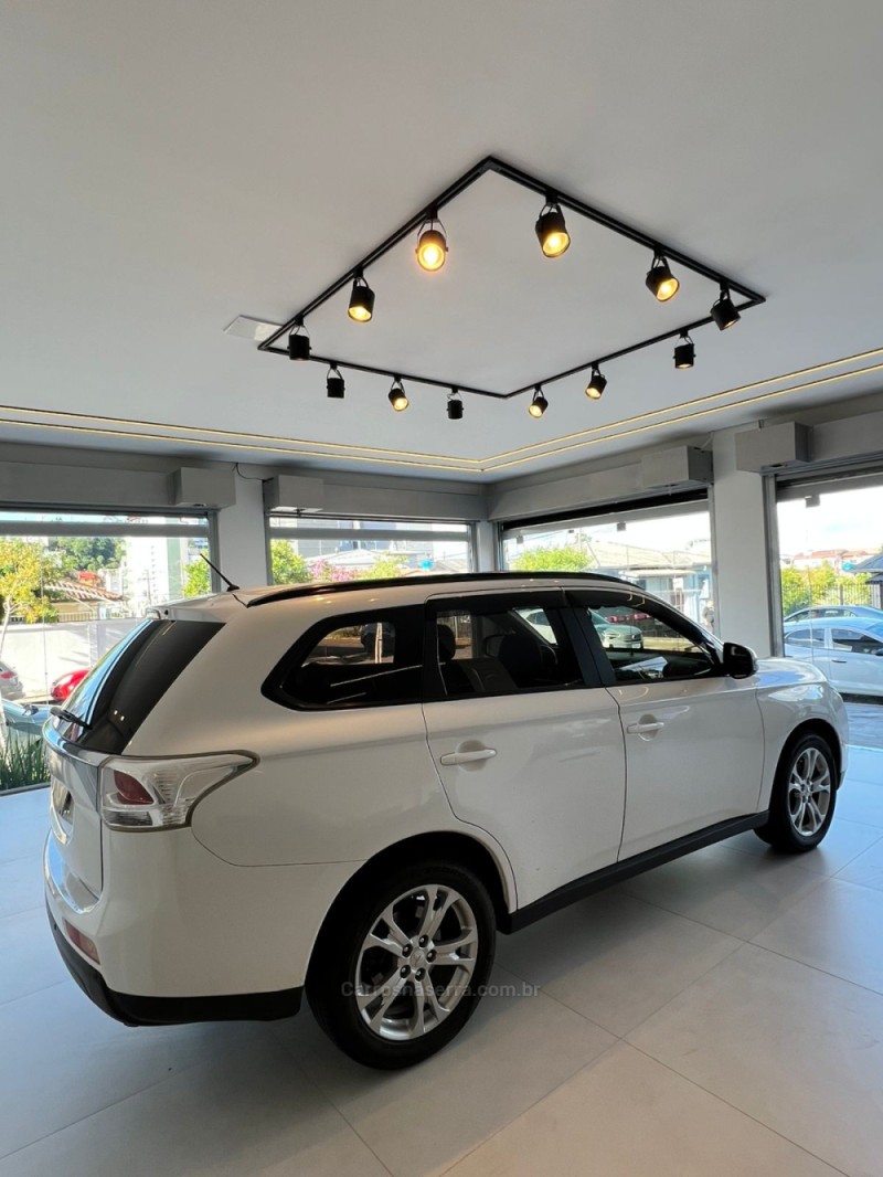 OUTLANDER 2.0 16V GASOLINA 4P AUTOMÁTICO - 2015 - CAXIAS DO SUL