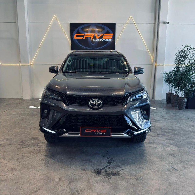 HILUX SW4 2.8 4X4 SRX PLATINUM TURBO 7 LUGARES DIESEL 4P AUTOMÁTICO - 2024 - CAXIAS DO SUL