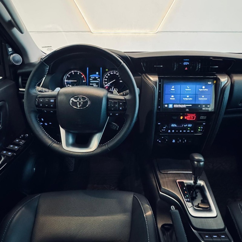 HILUX SW4 2.8 4X4 SRX PLATINUM TURBO 7 LUGARES DIESEL 4P AUTOMÁTICO - 2024 - CAXIAS DO SUL