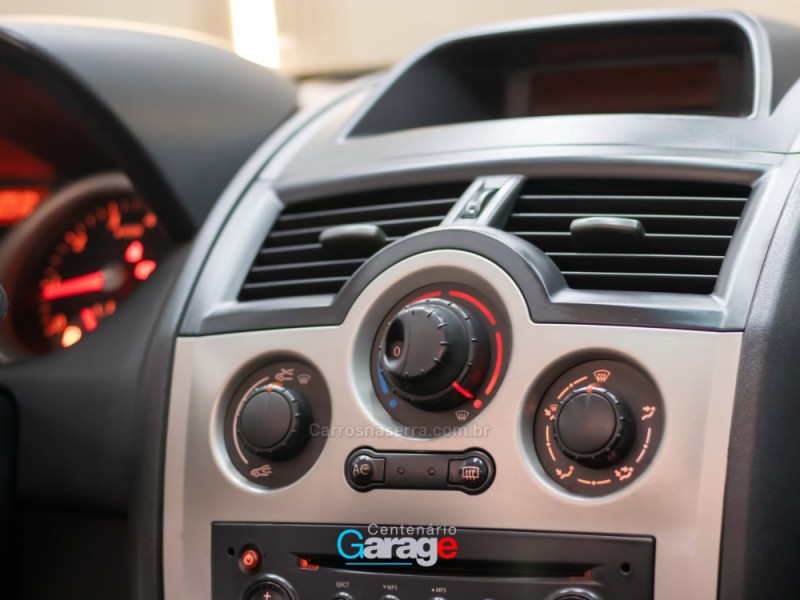 MÉGANE 1.6 DYNAMIQUE 16V FLEX 4P MANUAL - 2009 - CAXIAS DO SUL