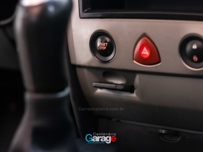 MÉGANE 1.6 DYNAMIQUE 16V FLEX 4P MANUAL - 2009 - CAXIAS DO SUL