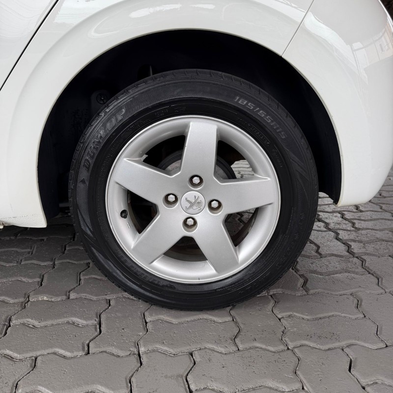 208 1.5 ACTIVE 8V FLEX 4P MANUAL - 2014 - CAXIAS DO SUL