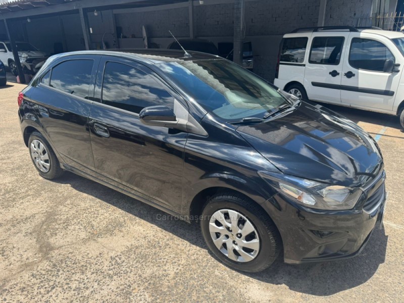 ONIX 1.0 MPFI LT 8V FLEX 4P MANUAL - 2017 - GRAVATAí