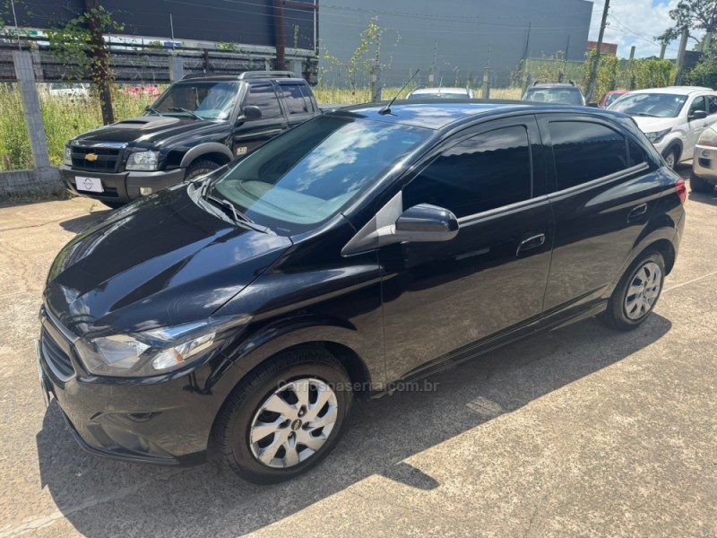 ONIX 1.0 MPFI LT 8V FLEX 4P MANUAL - 2017 - GRAVATAí