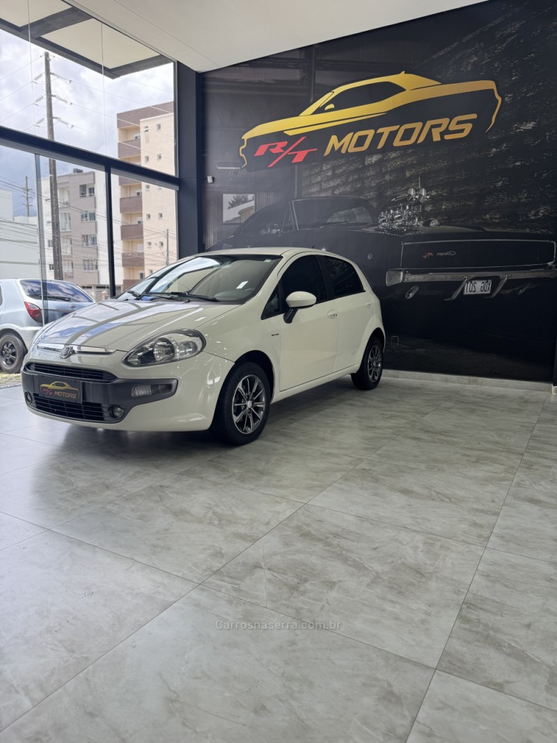 punto 1.6 essence sp dualogic 16v flex 4p automatizado 2013 caxias do sul