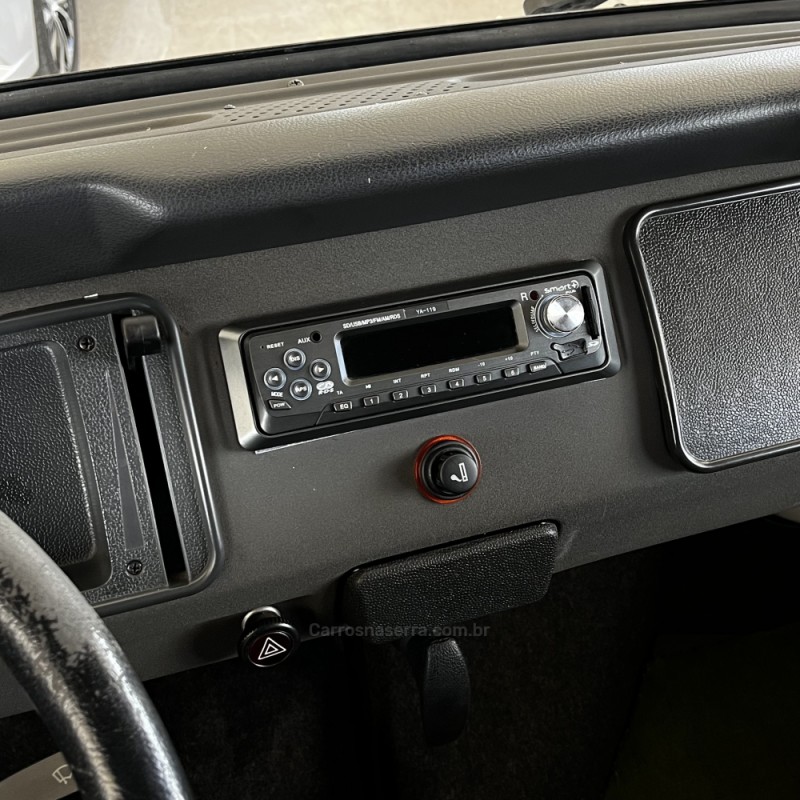 KOMBI 1.4 MI FURGÃO 8V FLEX 3P MANUAL - 2011 - VACARIA