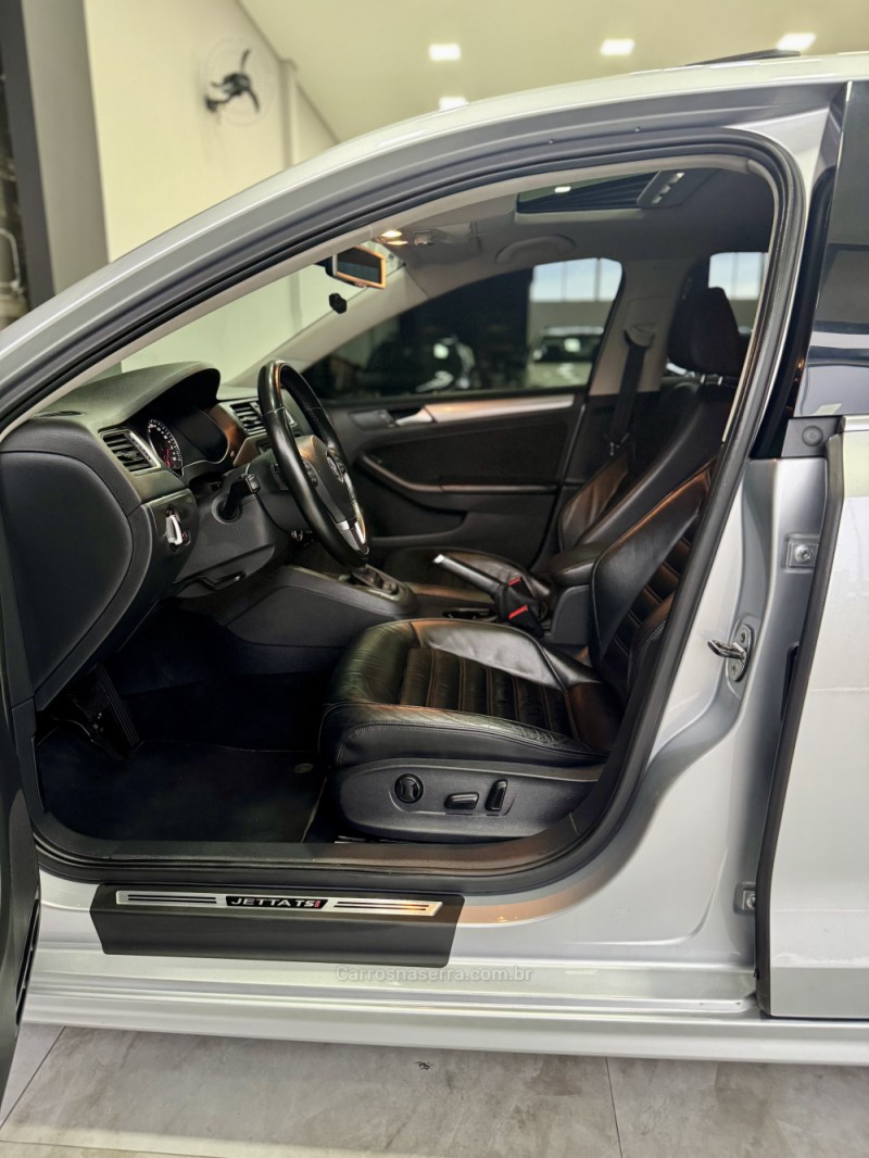 JETTA 2.0 TSI HIGHLINE 211CV GASOLINA 4P TIPTRONIC - 2014 - CAXIAS DO SUL