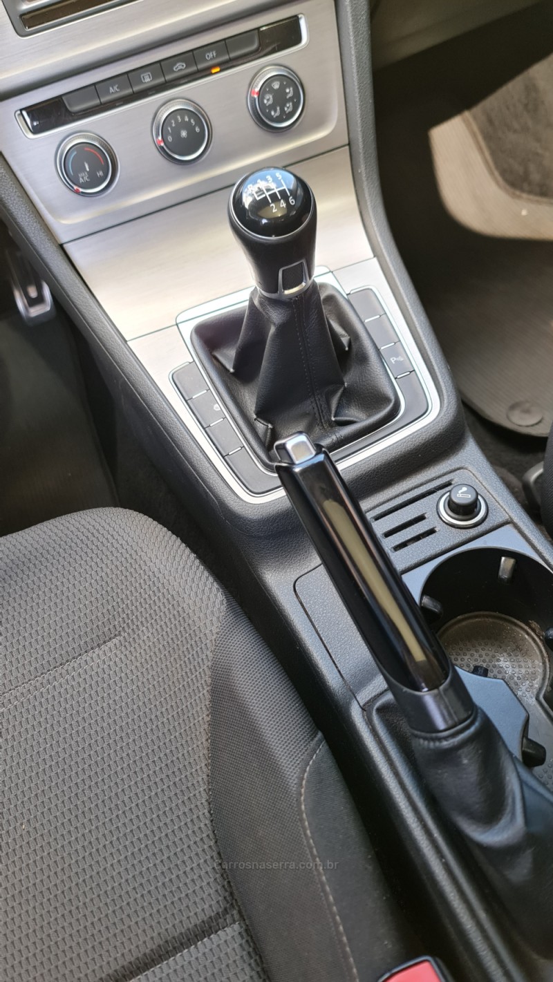 GOLF 1.0 TSI COMFORTLINE 12V TOTAL FLEX 4P MANUAL - 2017 - LAGOA VERMELHA