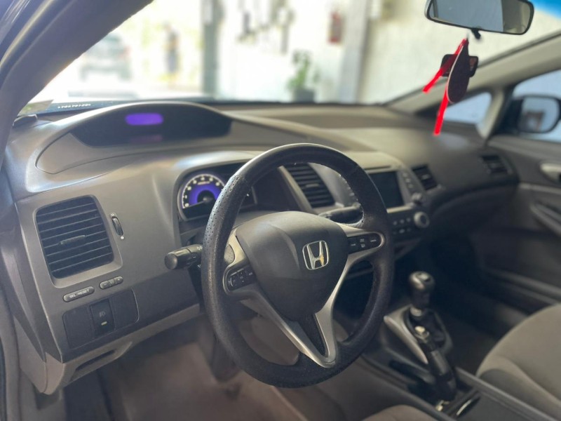 CIVIC 1.8 LXL 16V FLEX 4P MANUAL - 2011 - BOM PRINCíPIO