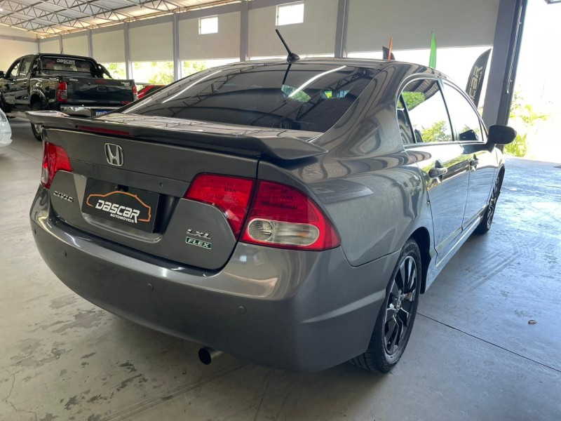 CIVIC 1.8 LXL 16V FLEX 4P MANUAL - 2011 - BOM PRINCíPIO
