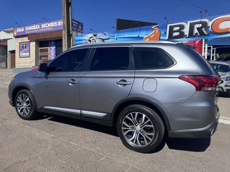 OUTLANDER 2.0 16V GASOLINA 4P AUTOMÁTICO - 2017 - DOIS IRMãOS