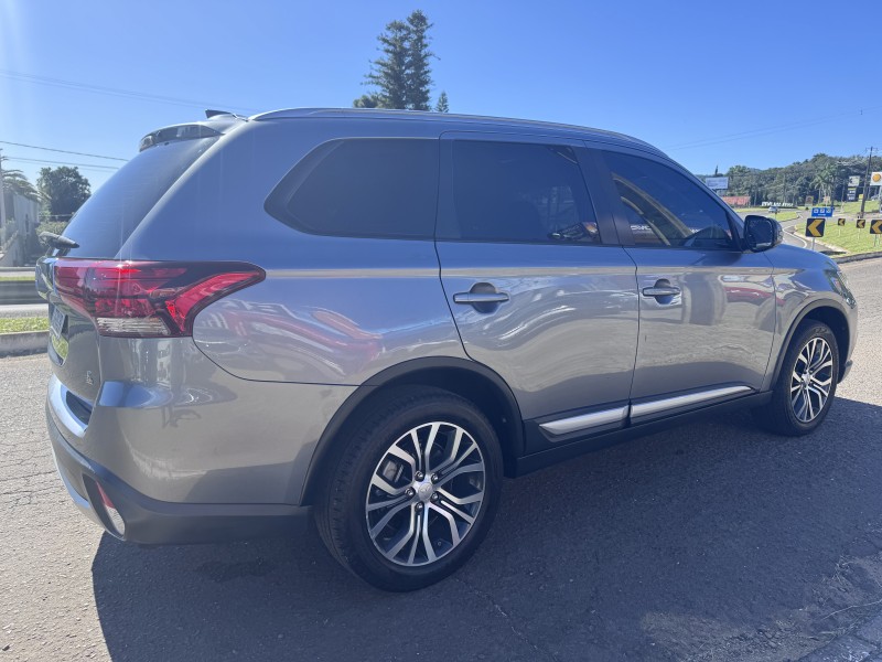 OUTLANDER 2.0 16V GASOLINA 4P AUTOMÁTICO - 2017 - DOIS IRMãOS