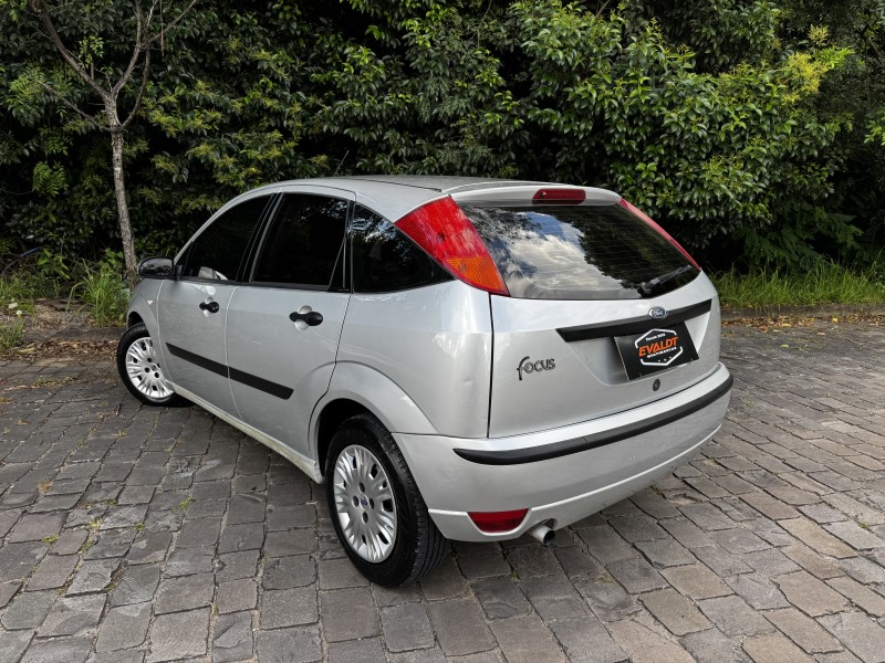 FOCUS 1.6 GLX 8V FLEX 4P MANUAL - 2005 - CAXIAS DO SUL