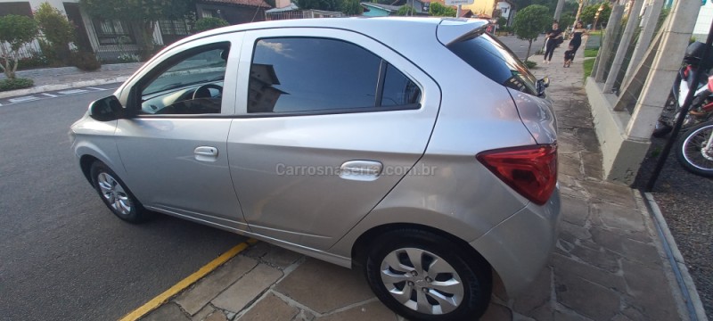 ONIX 1.0 MPFI LT 8V FLEX 4P MANUAL - 2017 - PICADA CAFé