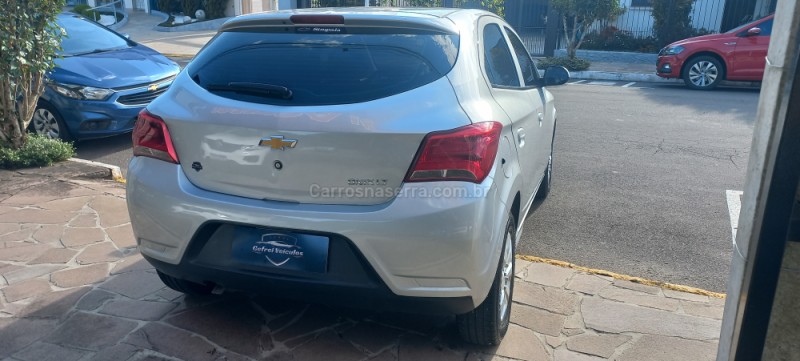 ONIX 1.0 MPFI LT 8V FLEX 4P MANUAL - 2017 - PICADA CAFé