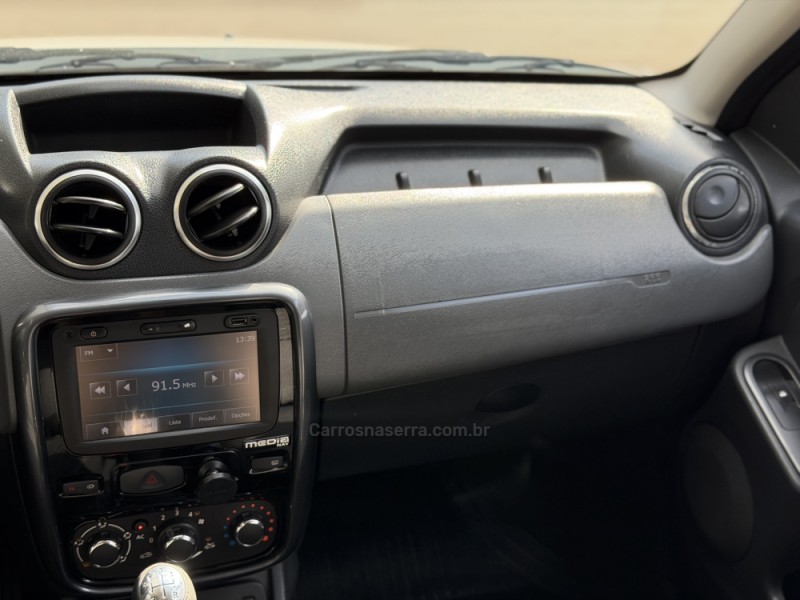 DUSTER 1.6 DYNAMIQUE 4X2 16V FLEX 4P MANUAL - 2015 - NOVA PRATA