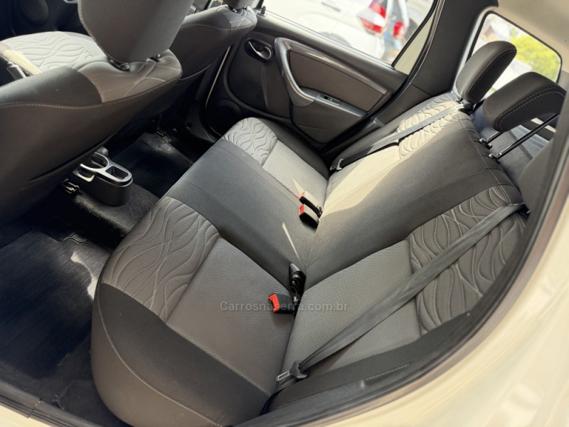 DUSTER 1.6 DYNAMIQUE 4X2 16V FLEX 4P MANUAL - 2015 - NOVA PRATA