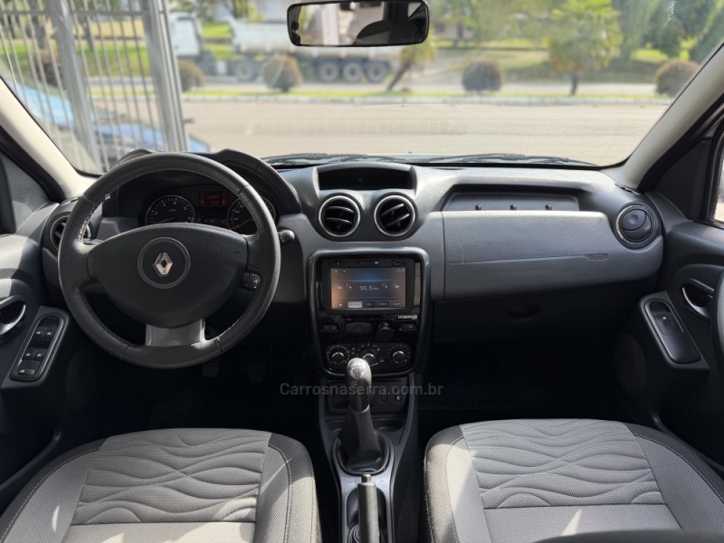 DUSTER 1.6 DYNAMIQUE 4X2 16V FLEX 4P MANUAL - 2015 - NOVA PRATA