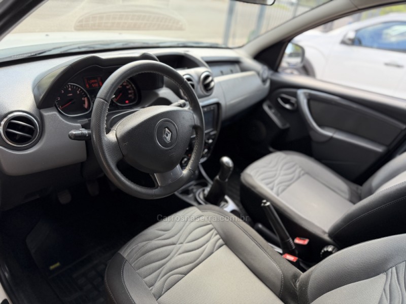 DUSTER 1.6 DYNAMIQUE 4X2 16V FLEX 4P MANUAL - 2015 - NOVA PRATA