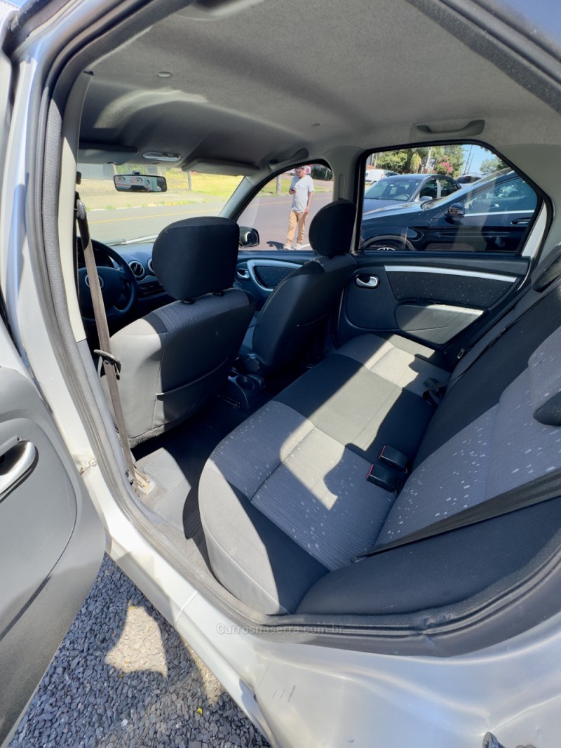 LOGAN 1.6 PRIVILÈGE 8V FLEX 4P MANUAL - 2011 - NOVO HAMBURGO