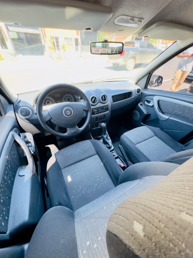 LOGAN 1.6 PRIVILÈGE 8V FLEX 4P MANUAL - 2011 - NOVO HAMBURGO