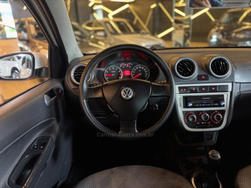 VOYAGE 1.0 MI TRENDLINE 8V FLEX 4P MANUAL - 2013 - NOVO HAMBURGO