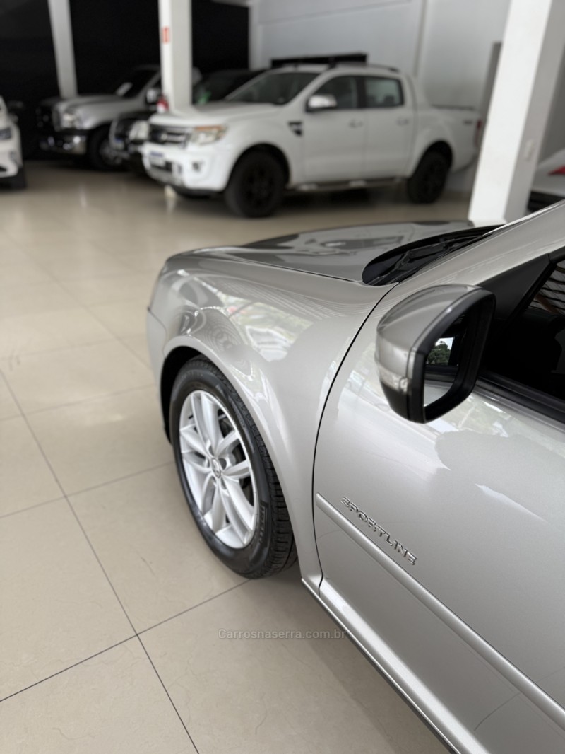 GOLF 1.6 MI SPORTLINE 8V FLEX 4P MANUAL - 2013 - FARROUPILHA