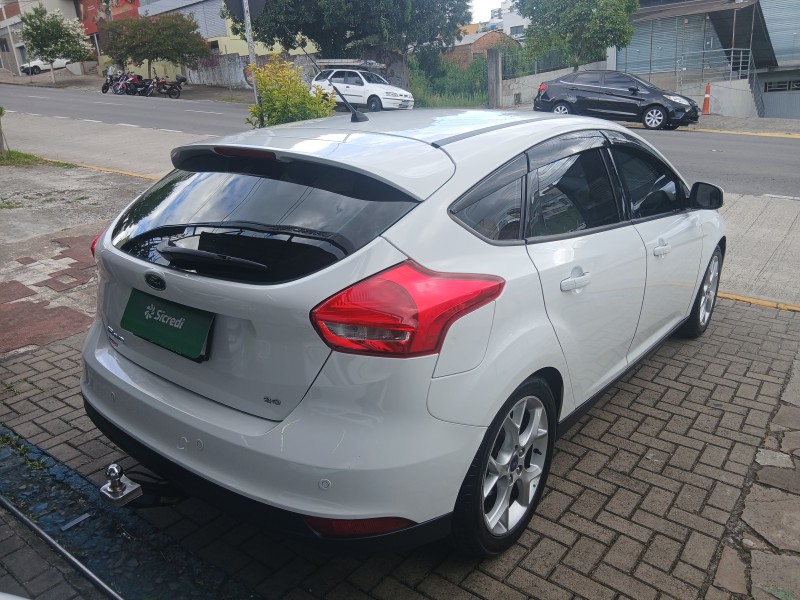 FOCUS 2.0 SE HATCH 16V FLEX 4P AUTO - 2017 - CAXIAS DO SUL