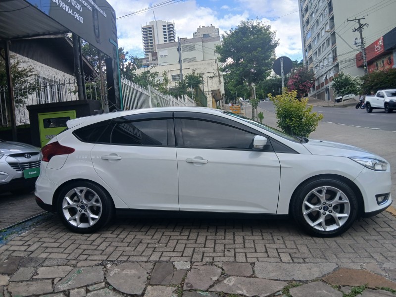 FOCUS 2.0 SE HATCH 16V FLEX 4P AUTO - 2017 - CAXIAS DO SUL