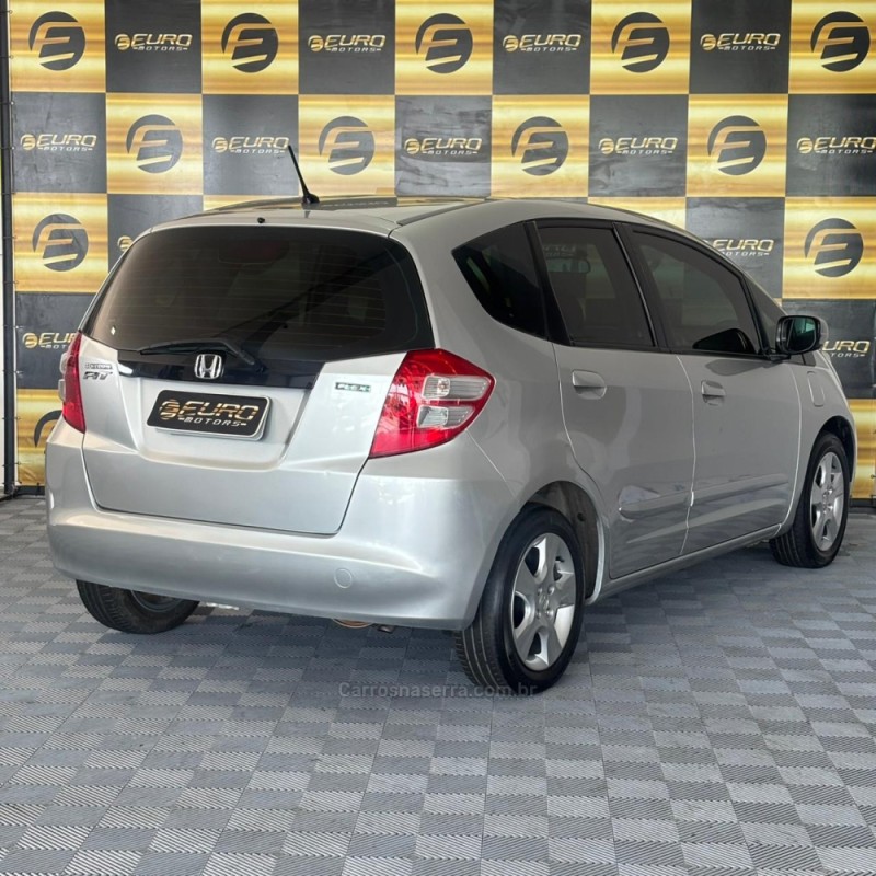 FIT 1.4 LX 16V FLEX 4P MANUAL - 2009 - PORTãO