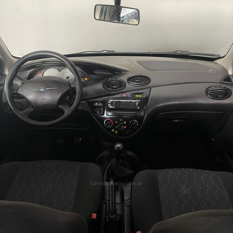 FOCUS 1.6 SE PLUS 16V FLEX 4P MANUAL - 2007 - PORTãO