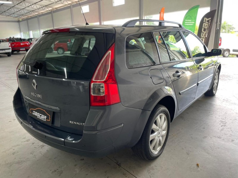 MÉGANE 1.6 DYNAMIQUE GRAND TOUR 16V FLEX 4P MANUAL - 2011 - BOM PRINCíPIO