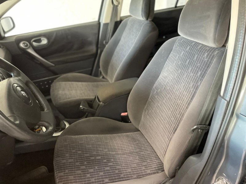 MÉGANE 1.6 DYNAMIQUE GRAND TOUR 16V FLEX 4P MANUAL - 2011 - BOM PRINCíPIO