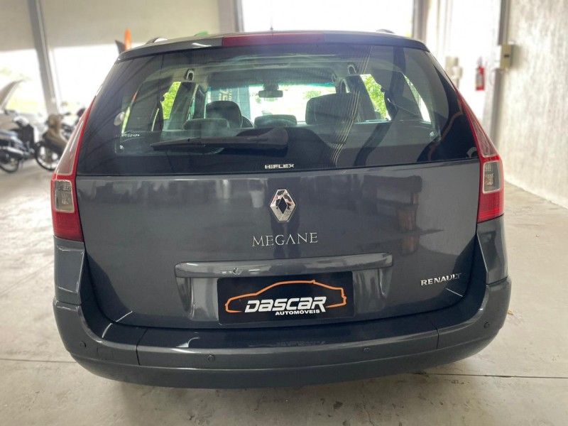 MÉGANE 1.6 DYNAMIQUE GRAND TOUR 16V FLEX 4P MANUAL - 2011 - BOM PRINCíPIO