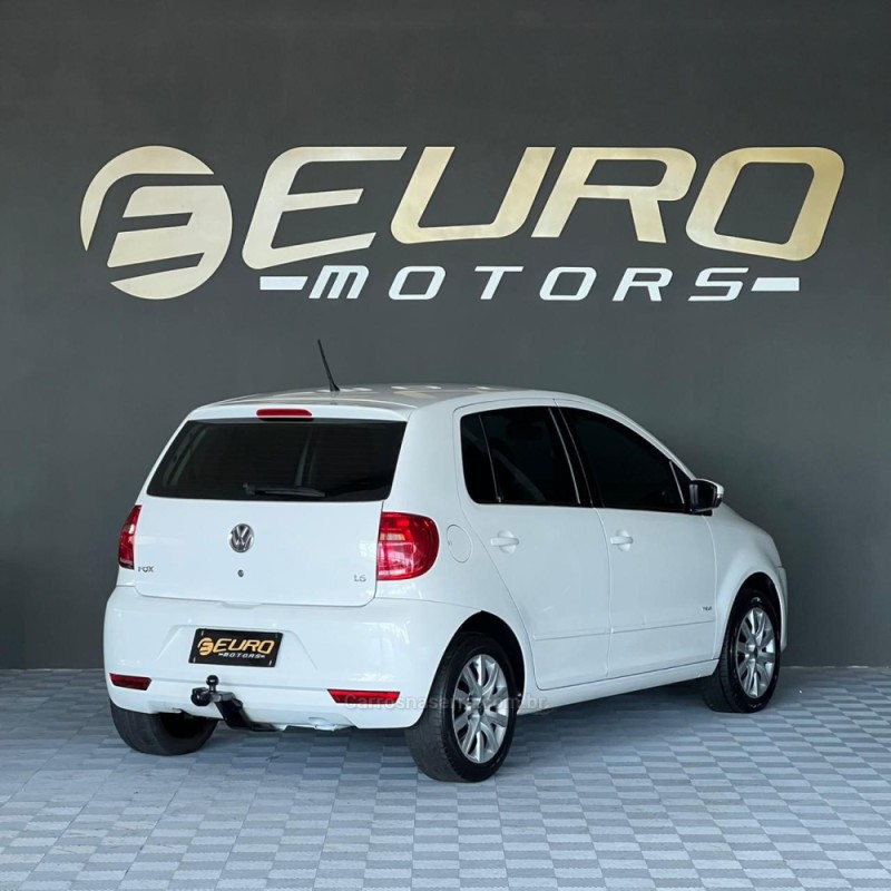 FOX 1.6 MI ITREND 8V FLEX 4P MANUAL - 2013 - PORTãO