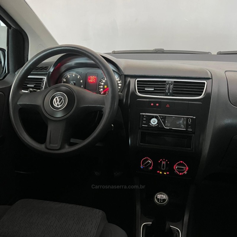 FOX 1.6 MI ITREND 8V FLEX 4P MANUAL - 2013 - PORTãO