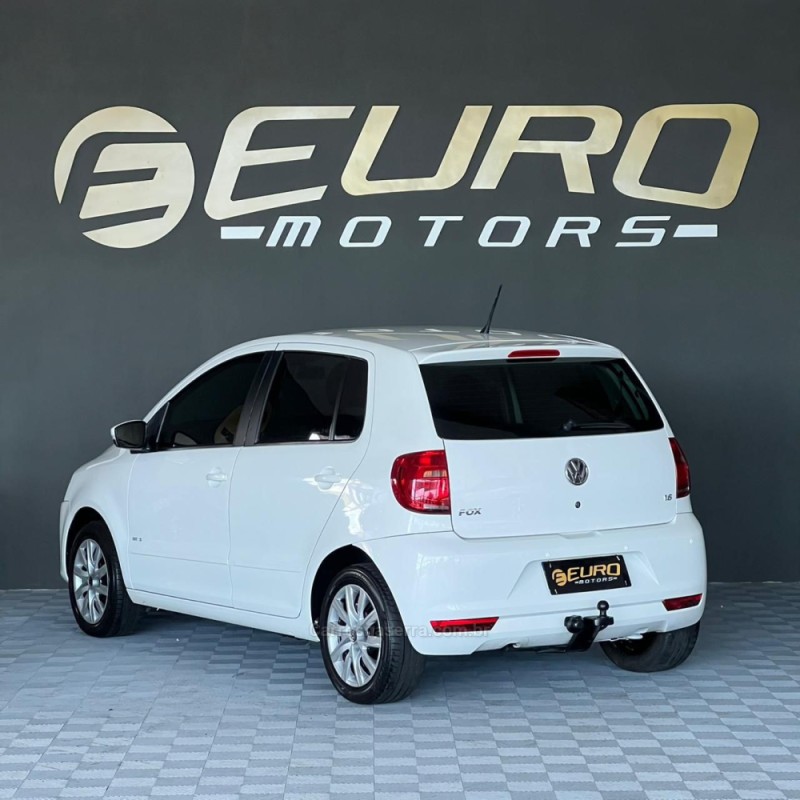 FOX 1.6 MI ITREND 8V FLEX 4P MANUAL - 2013 - PORTãO