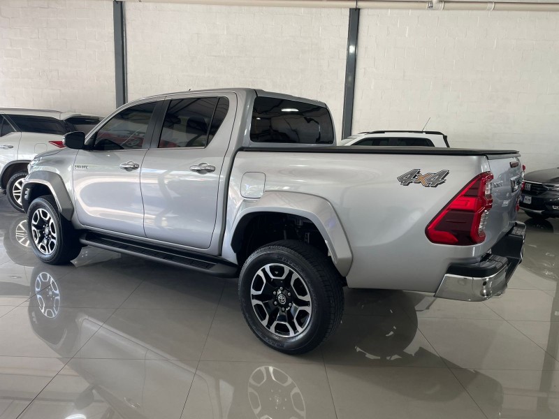 HILUX 2.8 SRX PLUS 4X4 CD TURBO DIESEL 4P AUTOMÁTICO - 2024 - CAXIAS DO SUL